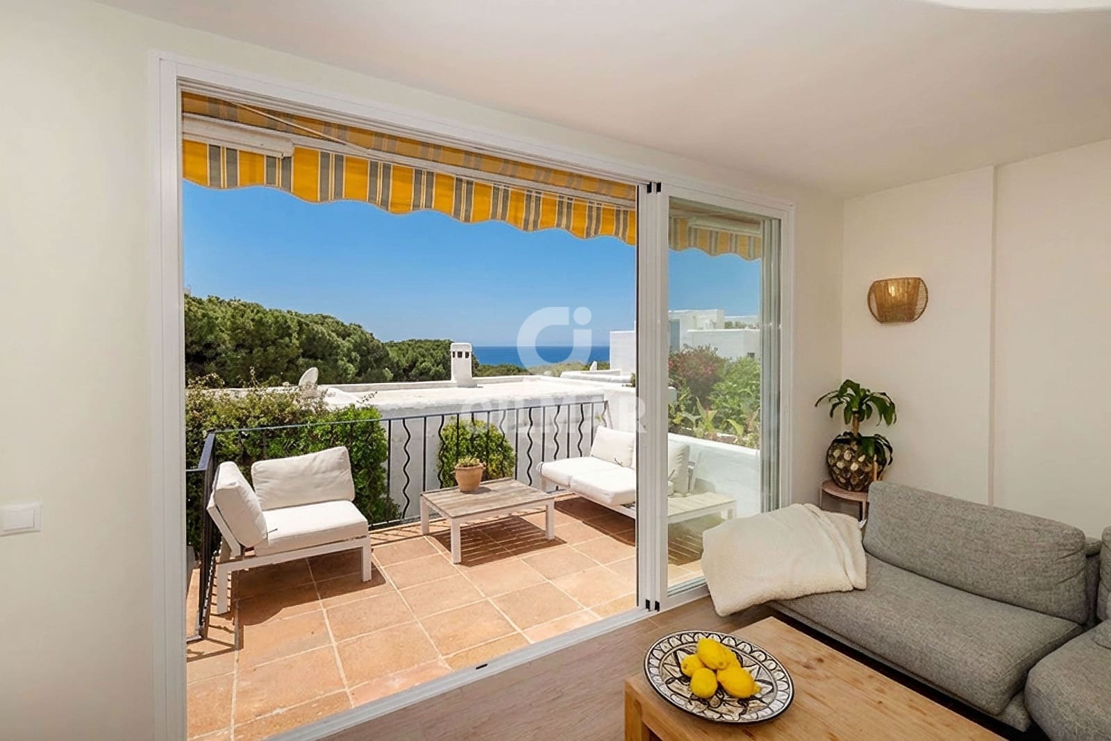 4 soverom Rekkehus til salgs i Cabopino med svømmebasseng garasje - € 549 000 (Ref: 9772460)