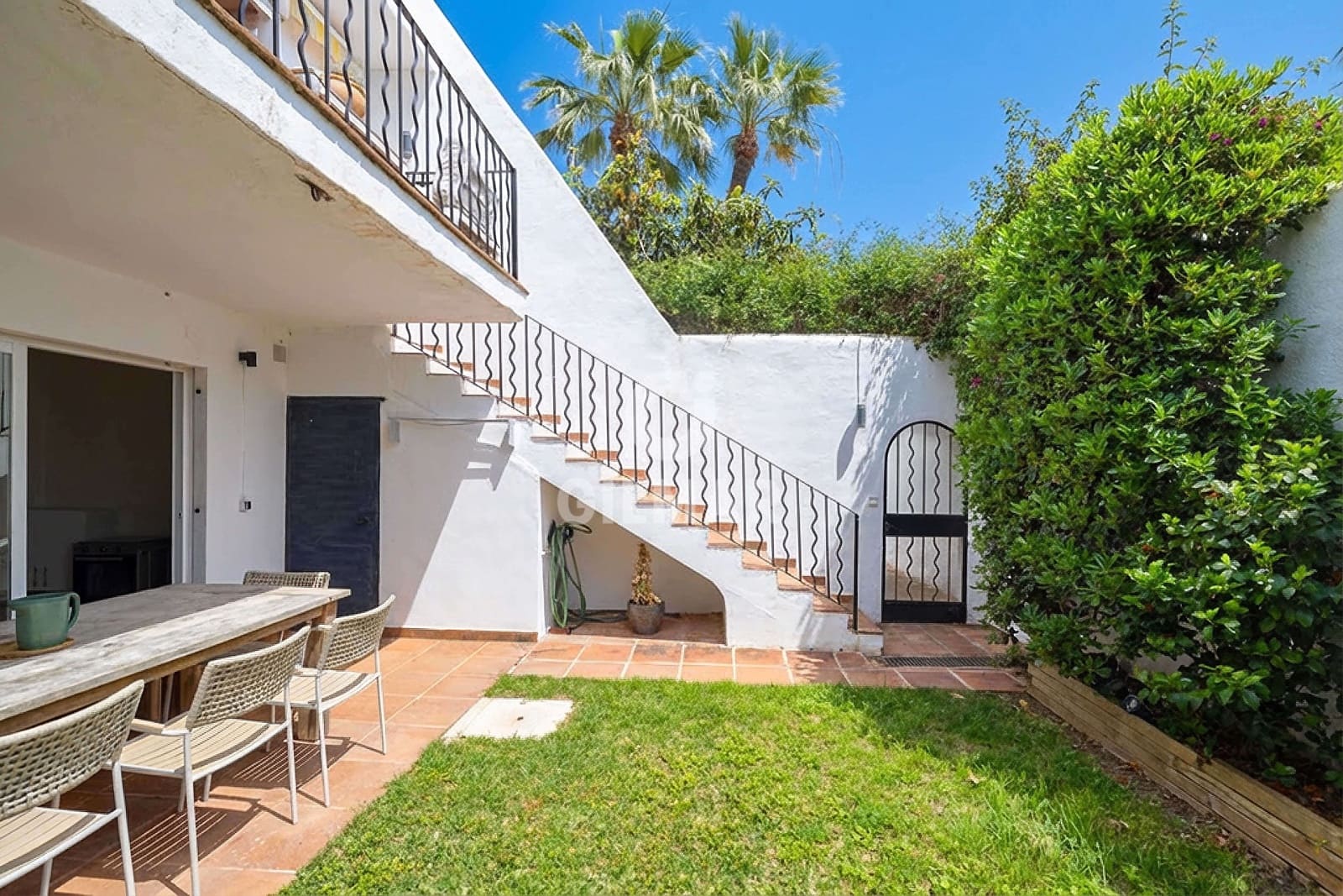 4 soverom Rekkehus til salgs i Cabopino med svømmebasseng garasje - € 549 000 (Ref: 9772460)