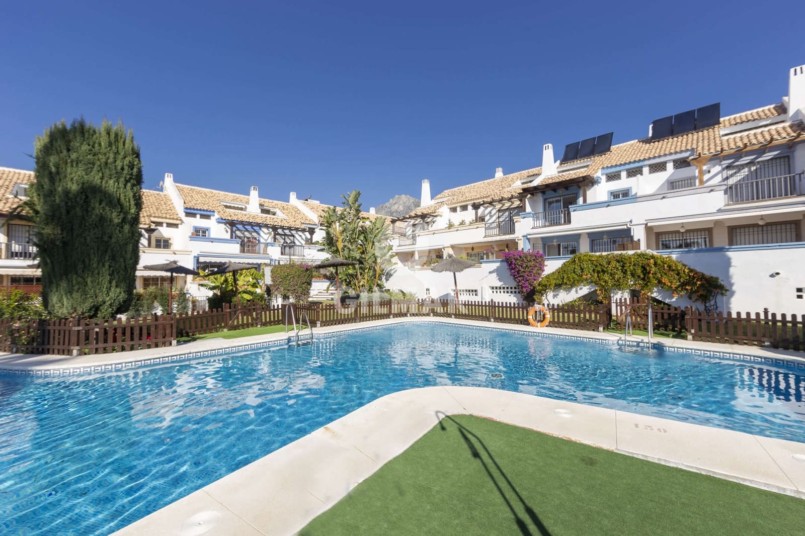 4 soverom Kjedet enebolig til salgs i Marbella med svømmebasseng garasje - € 795 000 (Ref: 9777125)