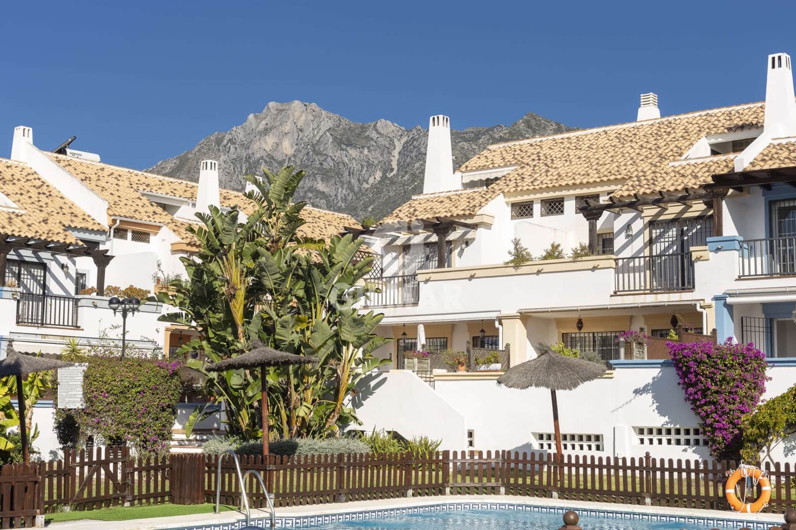 4 soverom Kjedet enebolig til salgs i Marbella med svømmebasseng garasje - € 795 000 (Ref: 9777125)