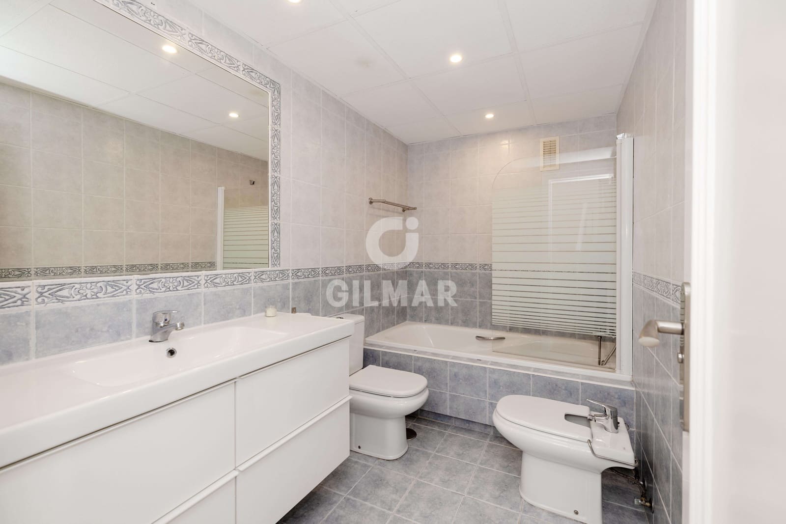 4 soverom Kjedet enebolig til salgs i Marbella med svømmebasseng garasje - € 795 000 (Ref: 9777125)