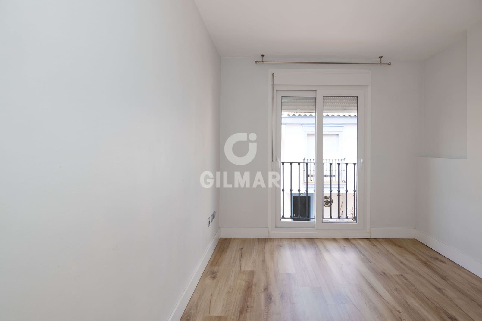 4 soverom Kjedet enebolig til salgs i Marbella med svømmebasseng garasje - € 795 000 (Ref: 9777125)