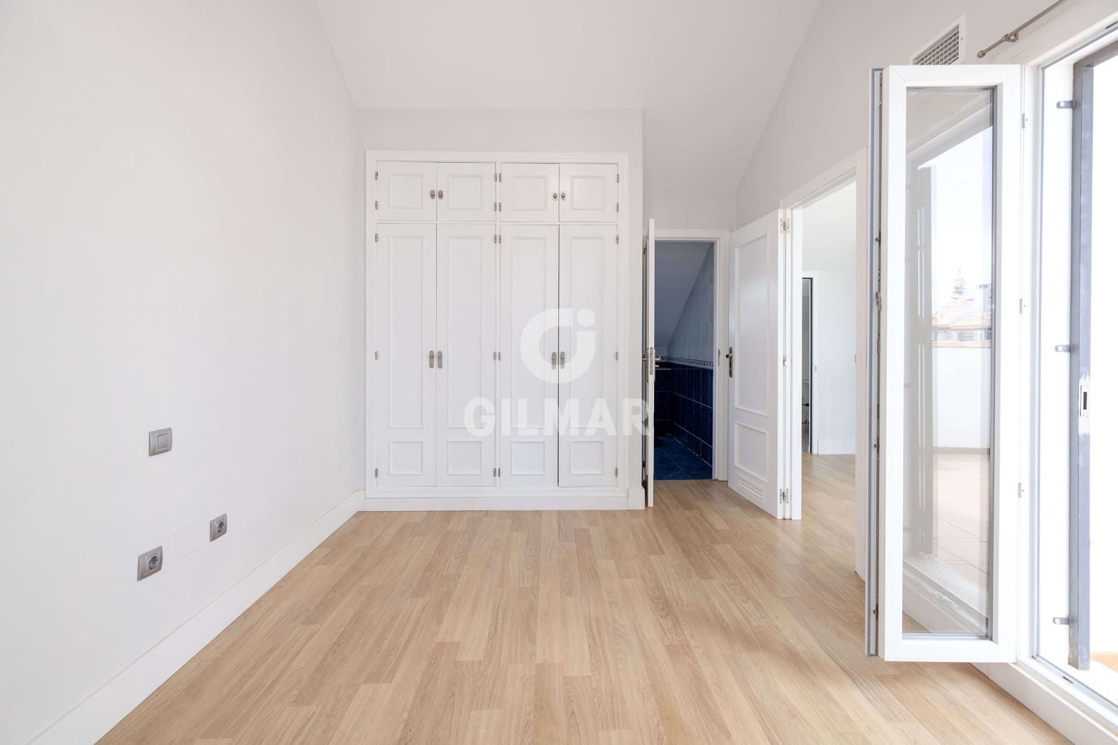 4 soverom Kjedet enebolig til salgs i Marbella med svømmebasseng garasje - € 795 000 (Ref: 9777125)