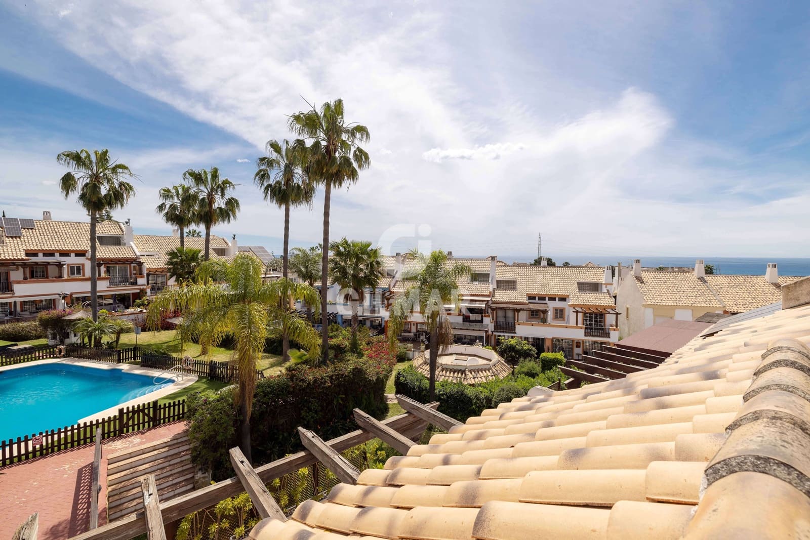 4 soverom Kjedet enebolig til salgs i Marbella med svømmebasseng garasje - € 795 000 (Ref: 9777125)