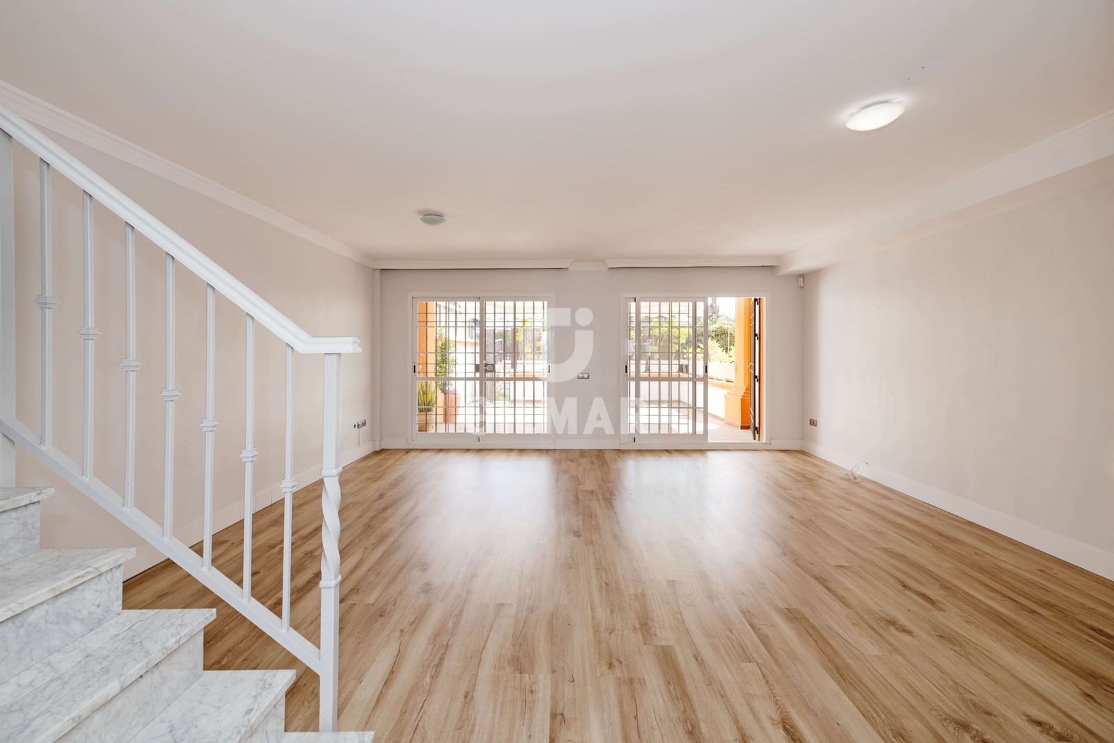 4 soverom Kjedet enebolig til salgs i Marbella med svømmebasseng garasje - € 795 000 (Ref: 9777125)