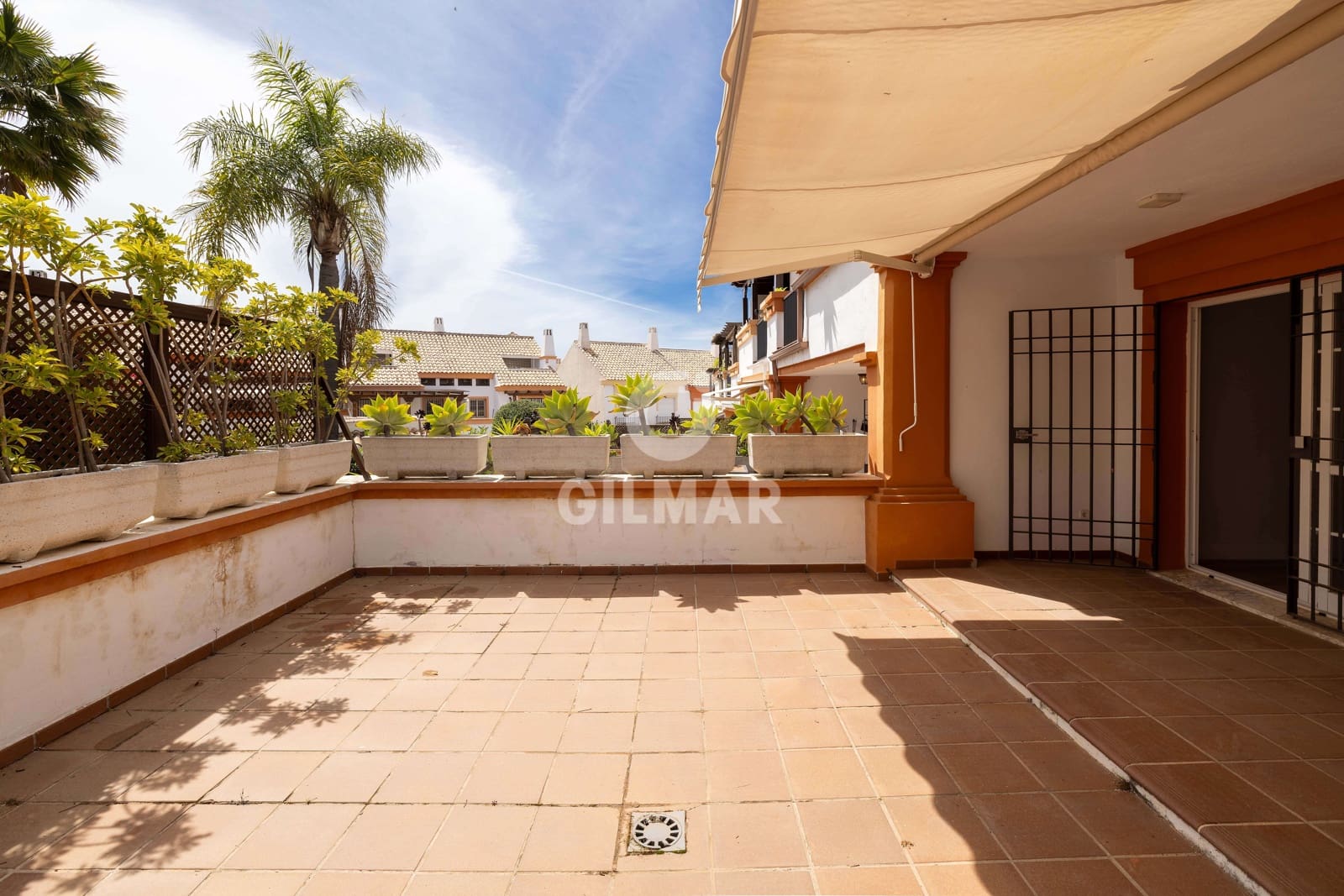 4 soverom Kjedet enebolig til salgs i Marbella med svømmebasseng garasje - € 795 000 (Ref: 9777125)