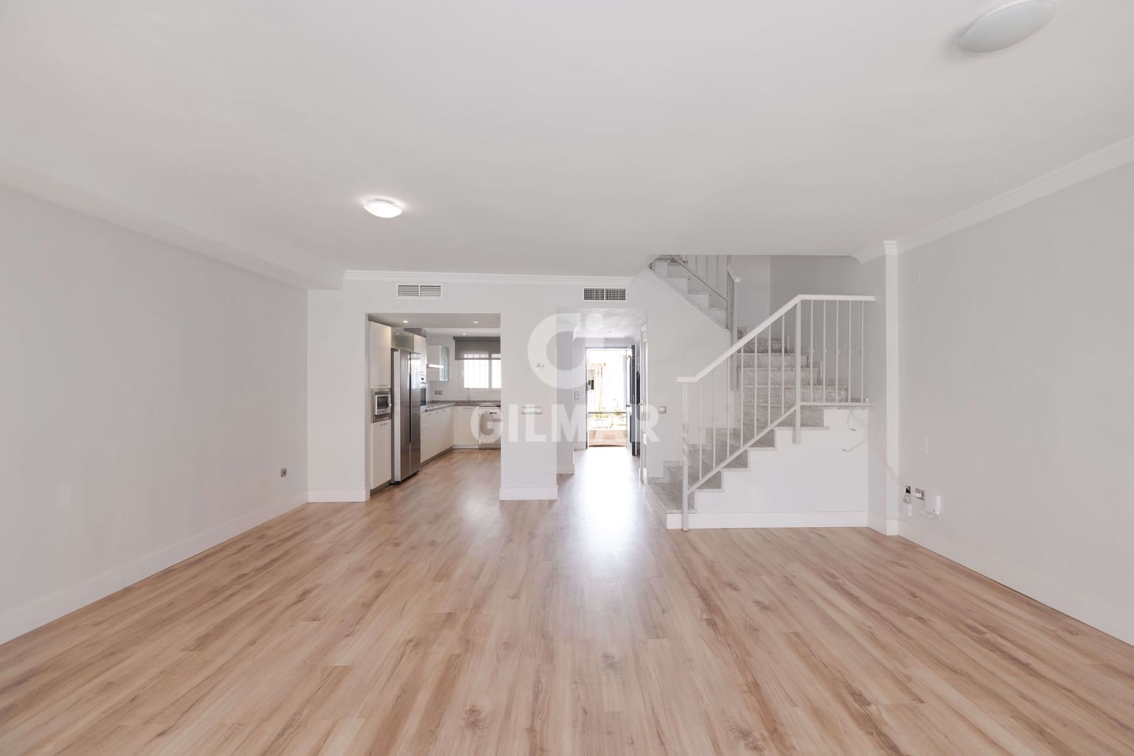 4 soverom Kjedet enebolig til salgs i Marbella med svømmebasseng garasje - € 795 000 (Ref: 9777125)