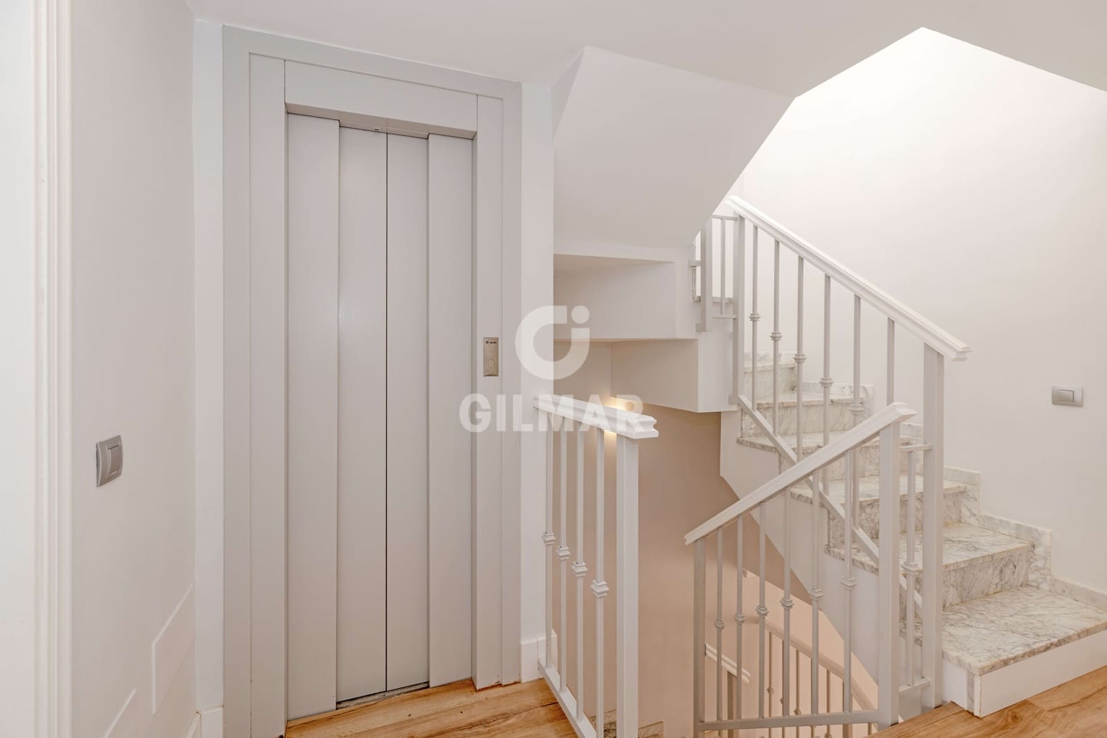 4 soverom Kjedet enebolig til salgs i Marbella med svømmebasseng garasje - € 795 000 (Ref: 9777125)