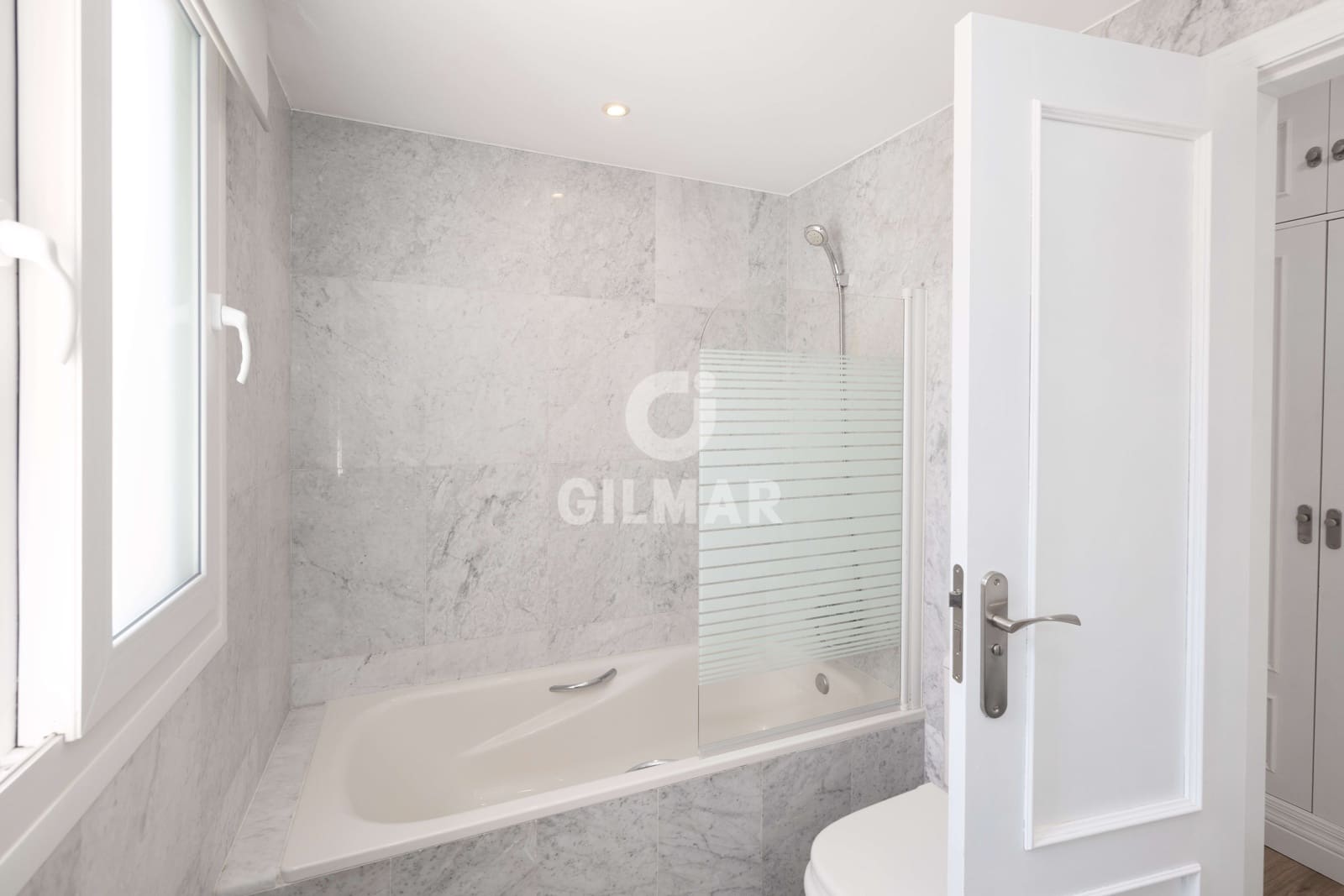 4 soverom Kjedet enebolig til salgs i Marbella med svømmebasseng garasje - € 795 000 (Ref: 9777125)