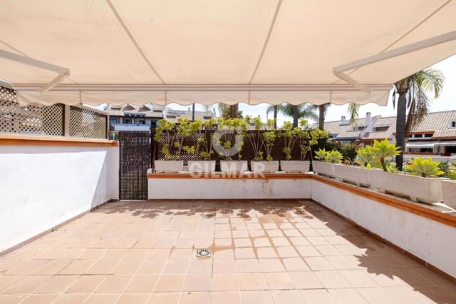4 soverom Kjedet enebolig til salgs i Valdeolletas - Las Cancelas - Xarblanca, Marbella med svømmebasseng garasje - € 795 000 (Ref: 9777125)