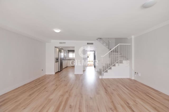 4 soverom Kjedet enebolig til salgs i Valdeolletas - Las Cancelas - Xarblanca, Marbella med svømmebasseng garasje - € 795 000 (Ref: 9777125)