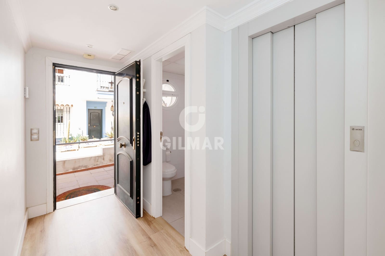 4 soverom Kjedet enebolig til salgs i Marbella med svømmebasseng garasje - € 795 000 (Ref: 9777125)