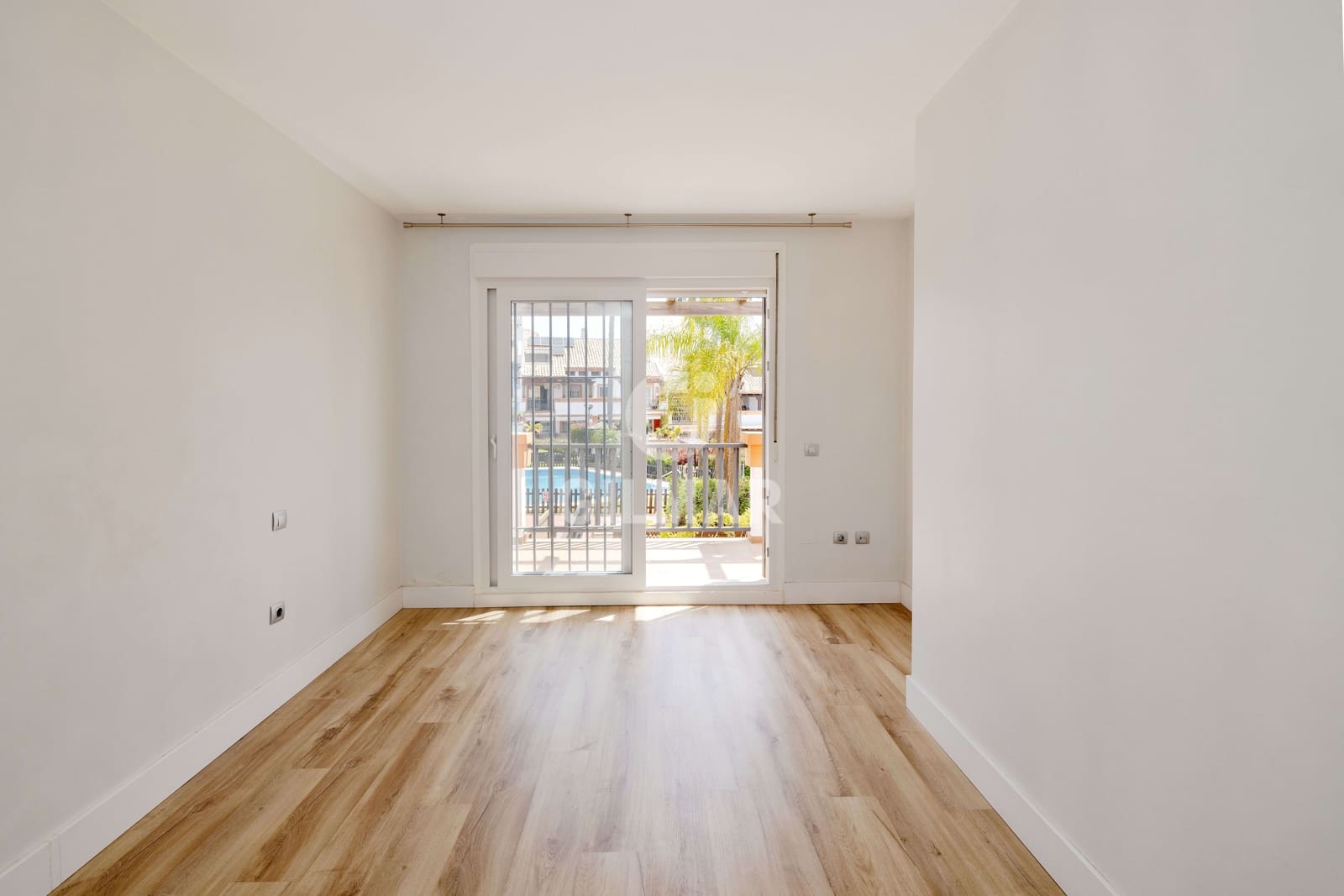 4 soverom Kjedet enebolig til salgs i Marbella med svømmebasseng garasje - € 795 000 (Ref: 9777125)