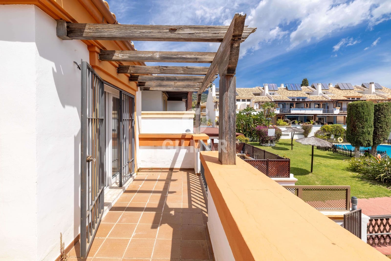 4 soverom Kjedet enebolig til salgs i Marbella med svømmebasseng garasje - € 795 000 (Ref: 9777125)