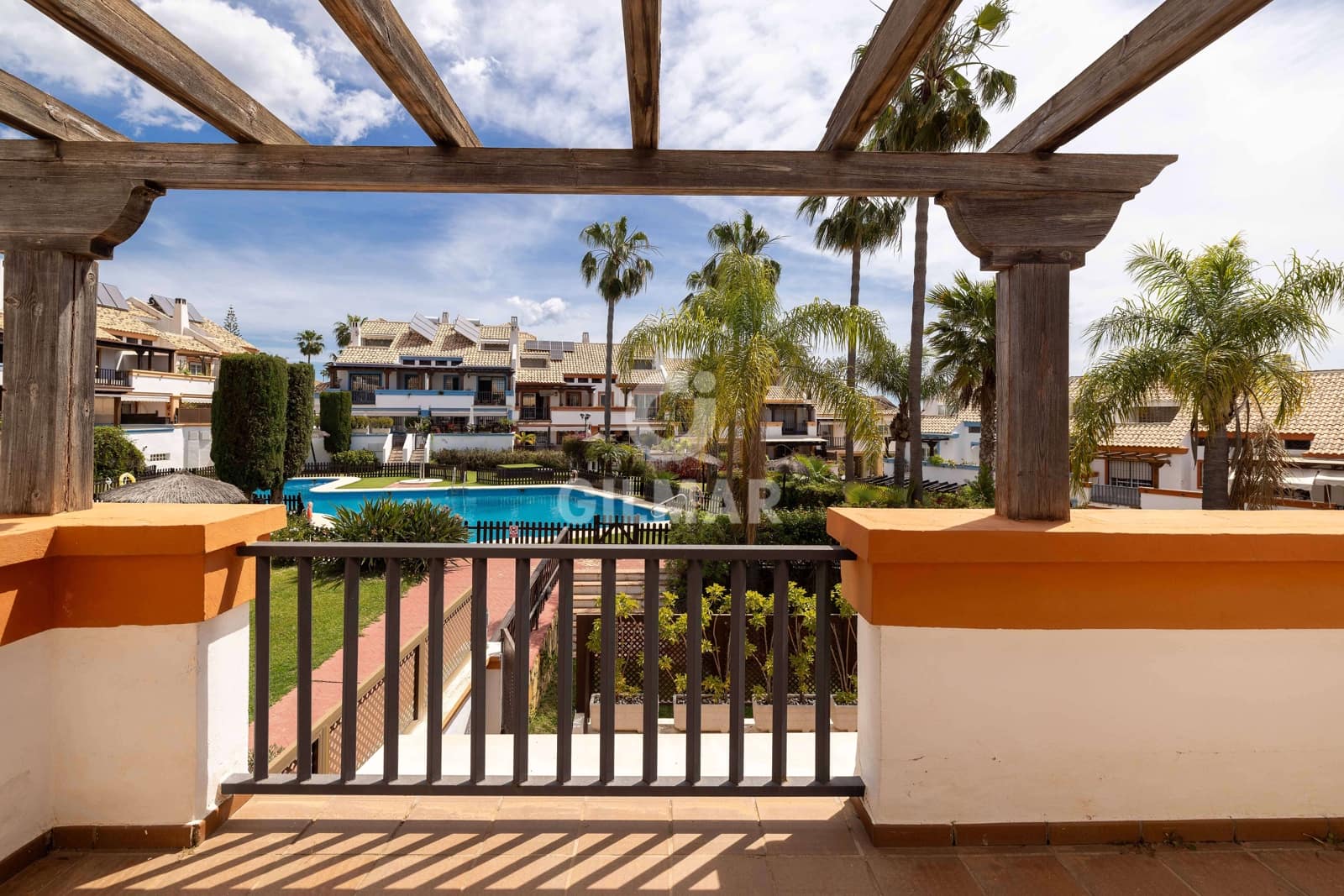 4 soverom Kjedet enebolig til salgs i Marbella med svømmebasseng garasje - € 795 000 (Ref: 9777125)