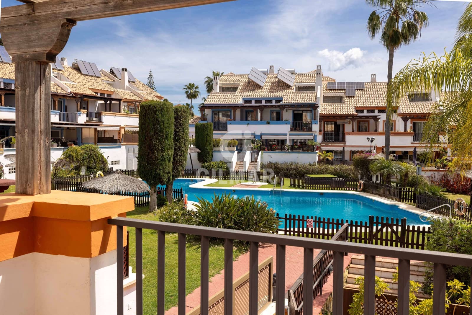 4 soverom Kjedet enebolig til salgs i Marbella med svømmebasseng garasje - € 795 000 (Ref: 9777125)