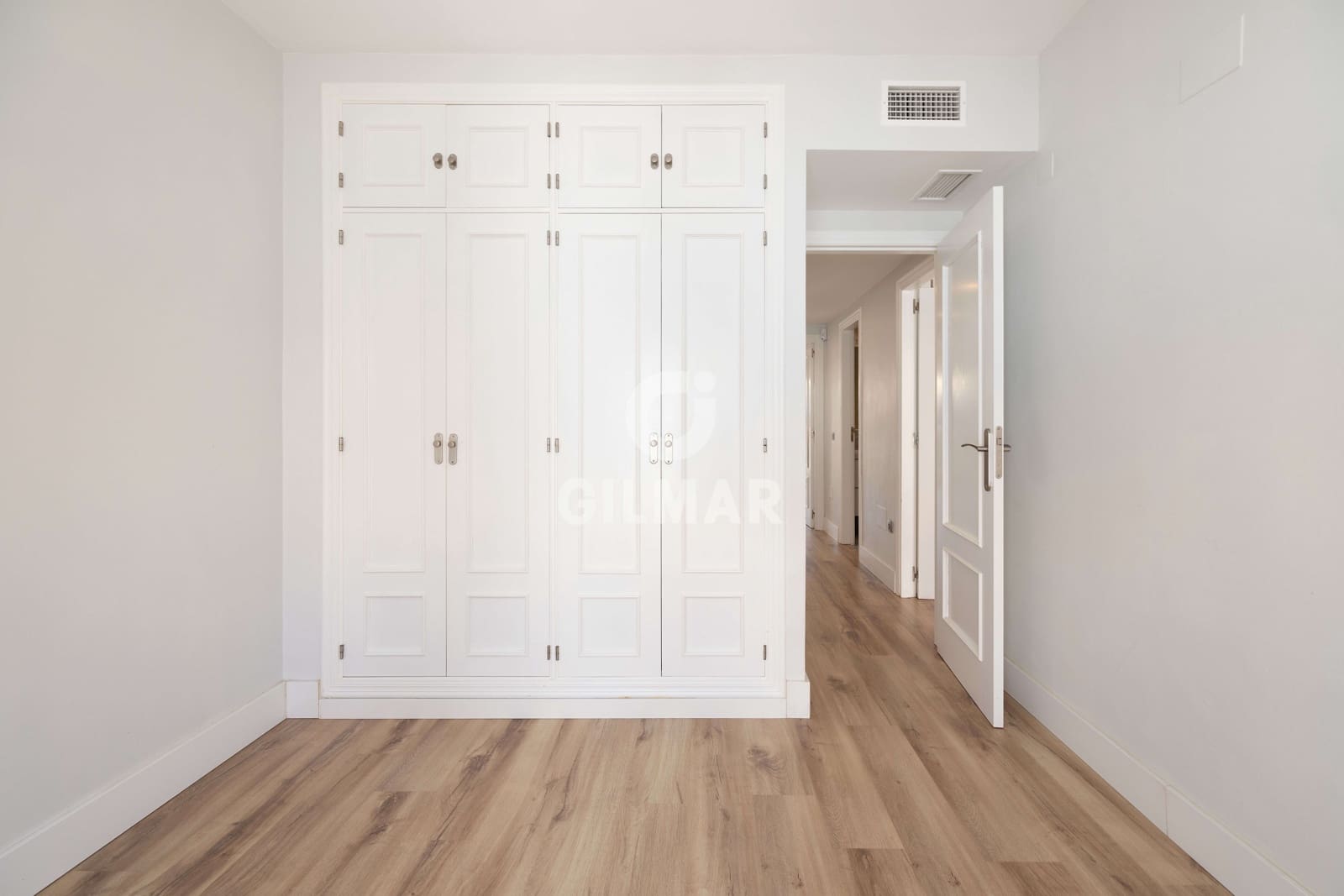 4 soverom Kjedet enebolig til salgs i Marbella med svømmebasseng garasje - € 795 000 (Ref: 9777125)