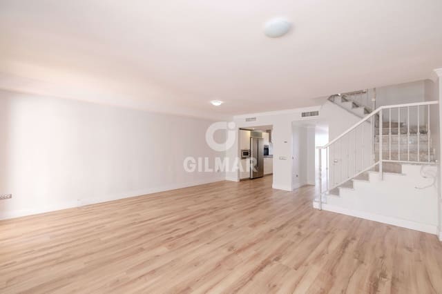 4 soverom Kjedet enebolig til salgs i Valdeolletas - Las Cancelas - Xarblanca, Marbella med svømmebasseng garasje - € 795 000 (Ref: 9777125)