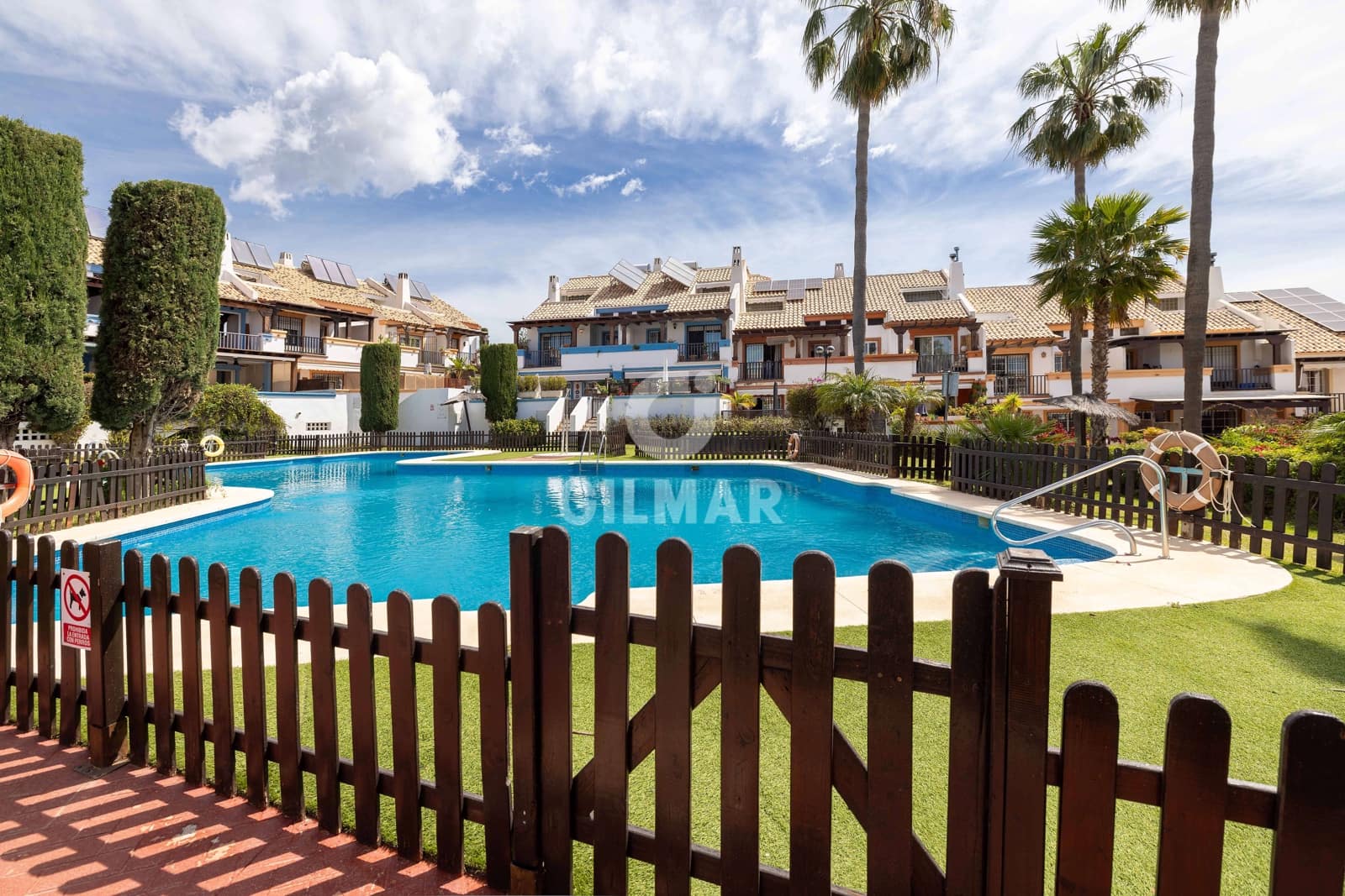 4 soverom Kjedet enebolig til salgs i Marbella med svømmebasseng garasje - € 795 000 (Ref: 9777125)