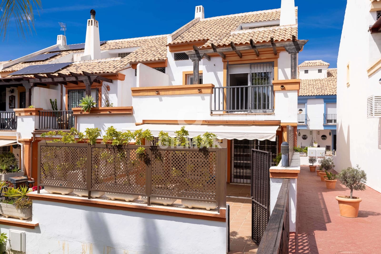 4 soverom Kjedet enebolig til salgs i Marbella med svømmebasseng garasje - € 795 000 (Ref: 9777125)