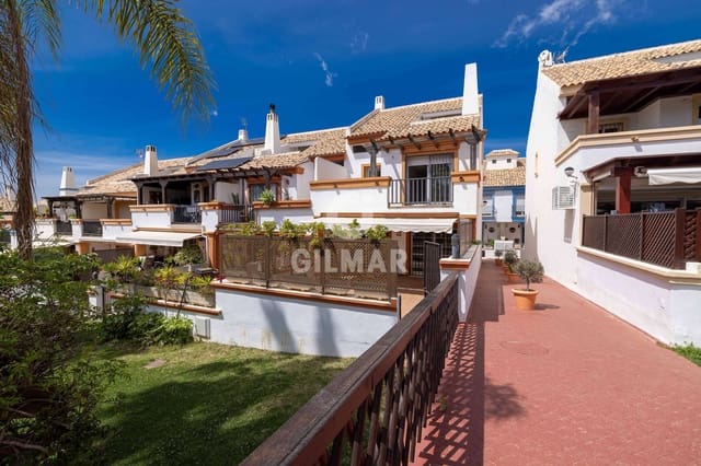 4 soverom Kjedet enebolig til salgs i Valdeolletas - Las Cancelas - Xarblanca, Marbella med svømmebasseng garasje - € 795 000 (Ref: 9777125)