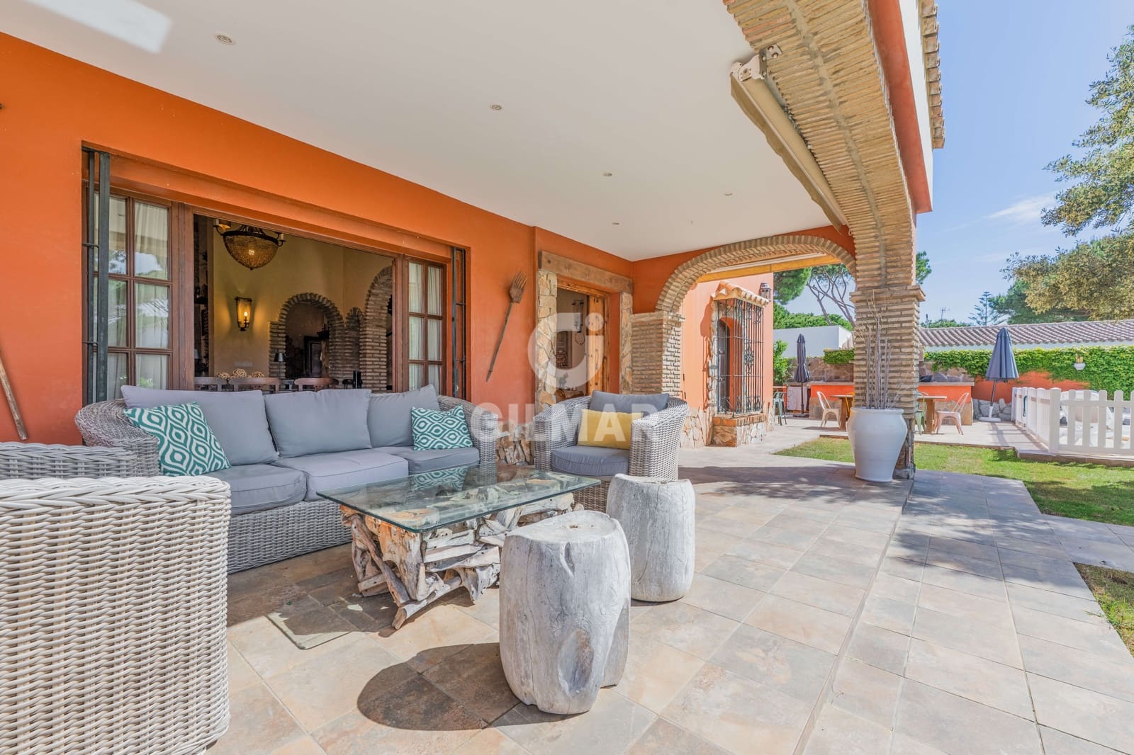 4 bedroom Villa for sale in Conil de la Frontera with pool - € 1,265,000 (Ref: 9777254)