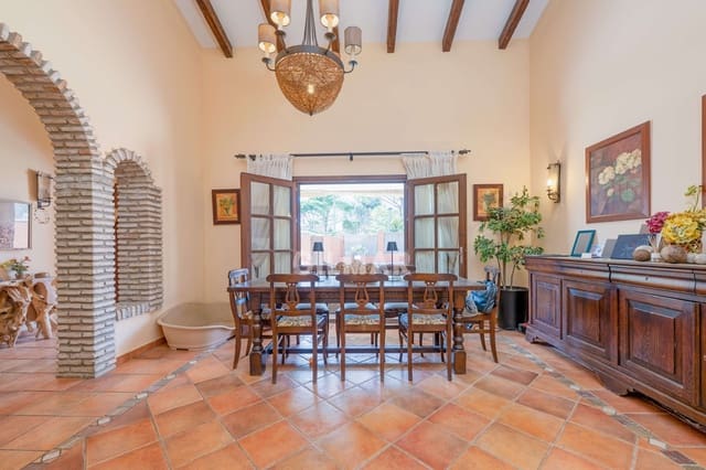 4 bedroom Villa for sale in Conil de la Frontera with pool - € 1,265,000 (Ref: 9777254)