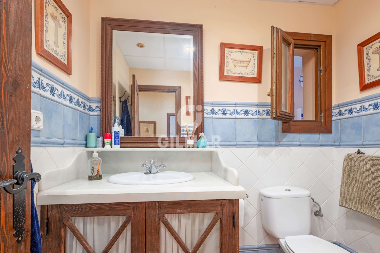 4 bedroom Villa for sale in Conil de la Frontera with pool - € 1,265,000 (Ref: 9777254)