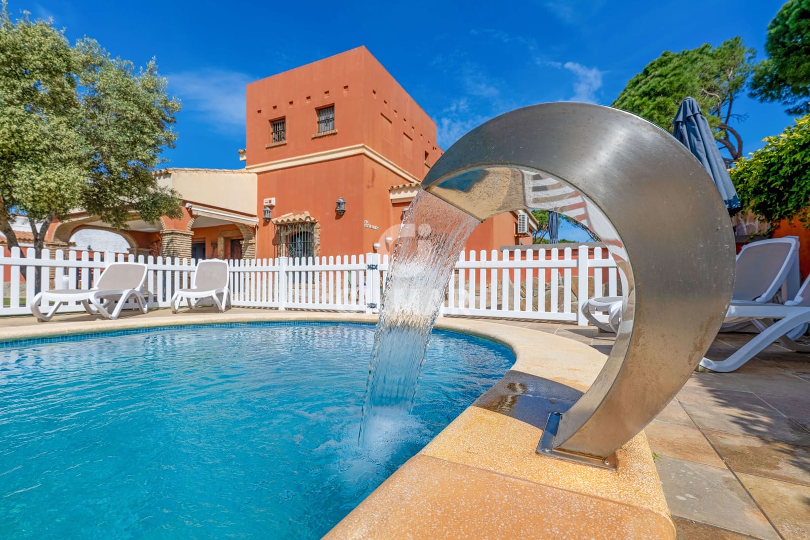 4 bedroom Villa for sale in Conil de la Frontera with pool - € 1,265,000 (Ref: 9777254)