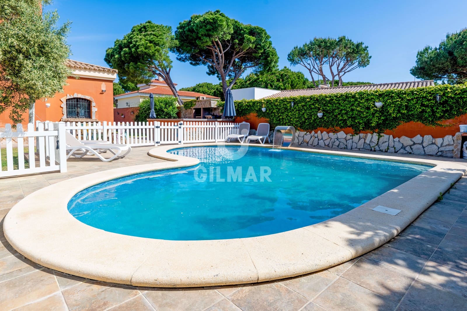 4 bedroom Villa for sale in Conil de la Frontera with pool - € 1,265,000 (Ref: 9777254)