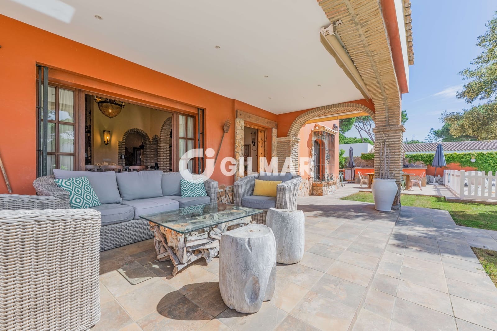 4 bedroom Villa for sale in Conil de la Frontera with pool - € 1,265,000 (Ref: 9777254)