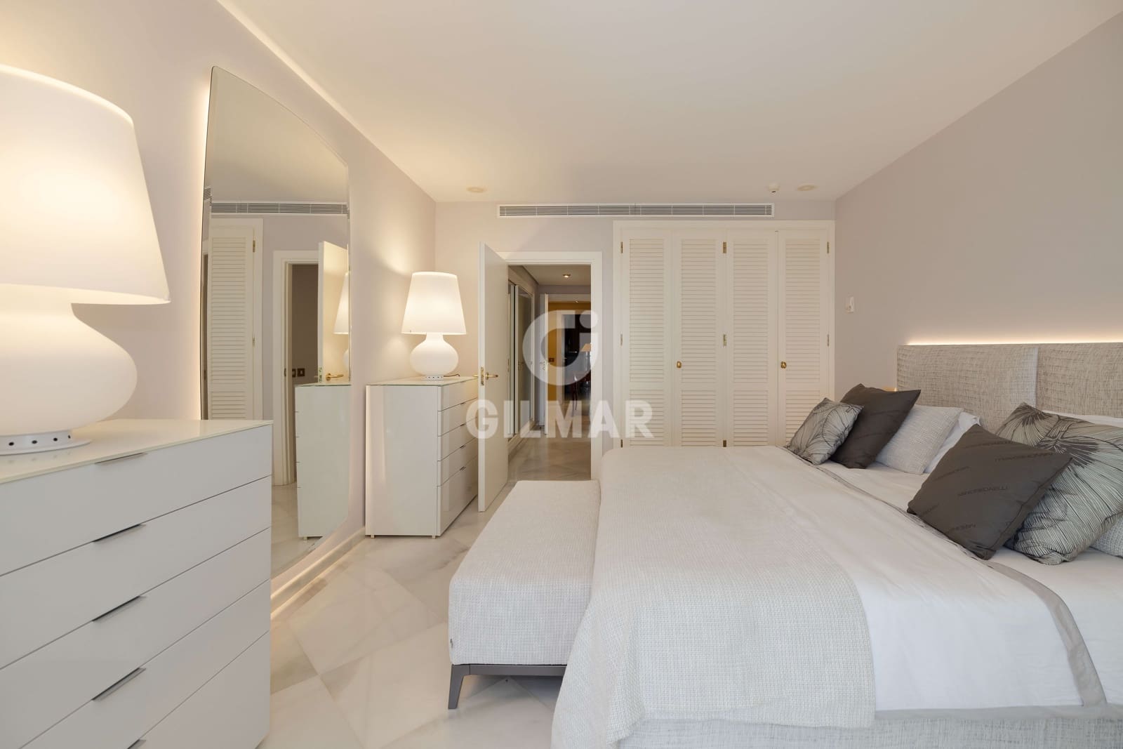 3 sypialnia Mieszkanie na sprzedaż w Puerto Banus z basenem garażem - 4 150 000 € (Ref: 9777256)