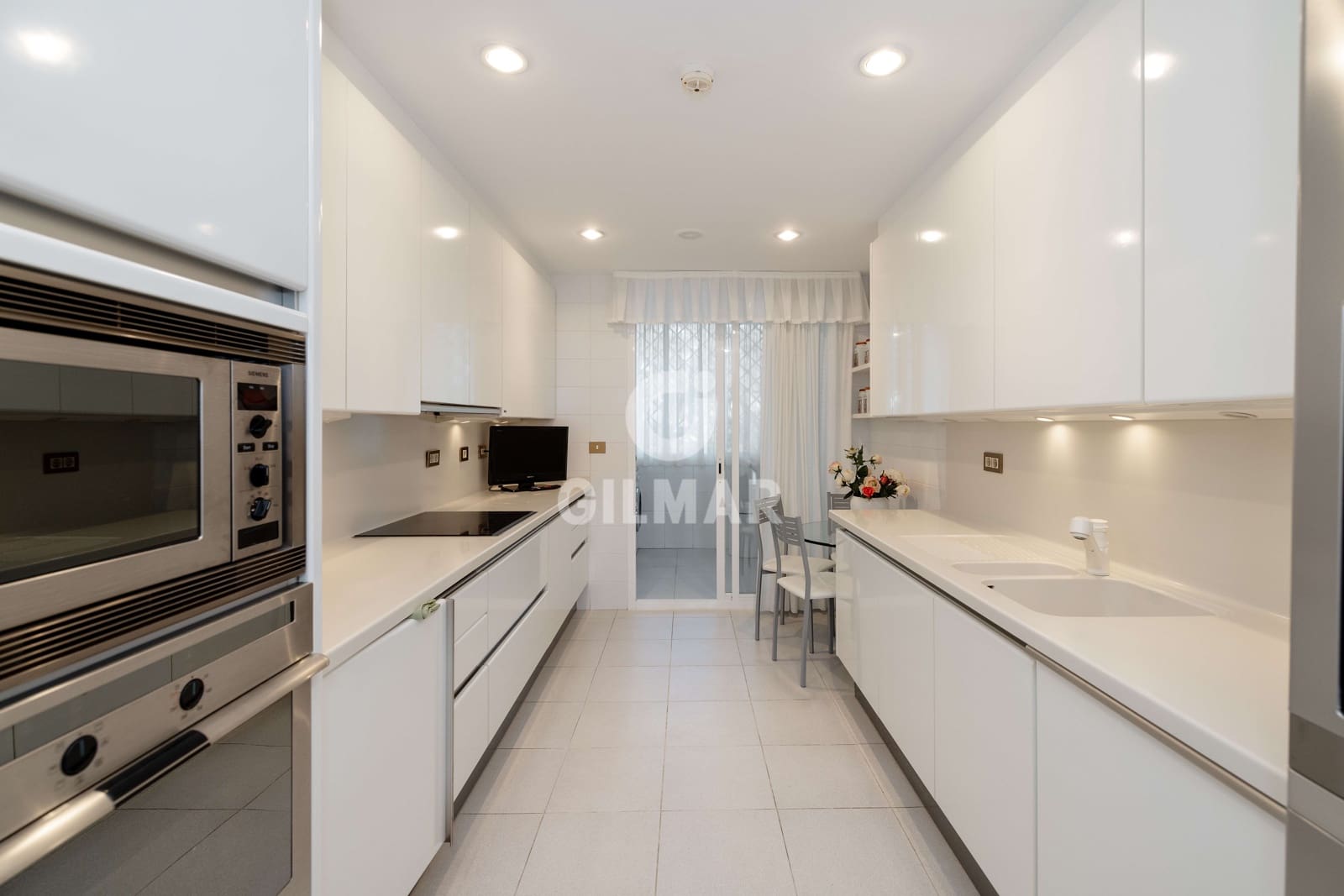 3 sypialnia Mieszkanie na sprzedaż w Puerto Banus z basenem garażem - 4 150 000 € (Ref: 9777256)