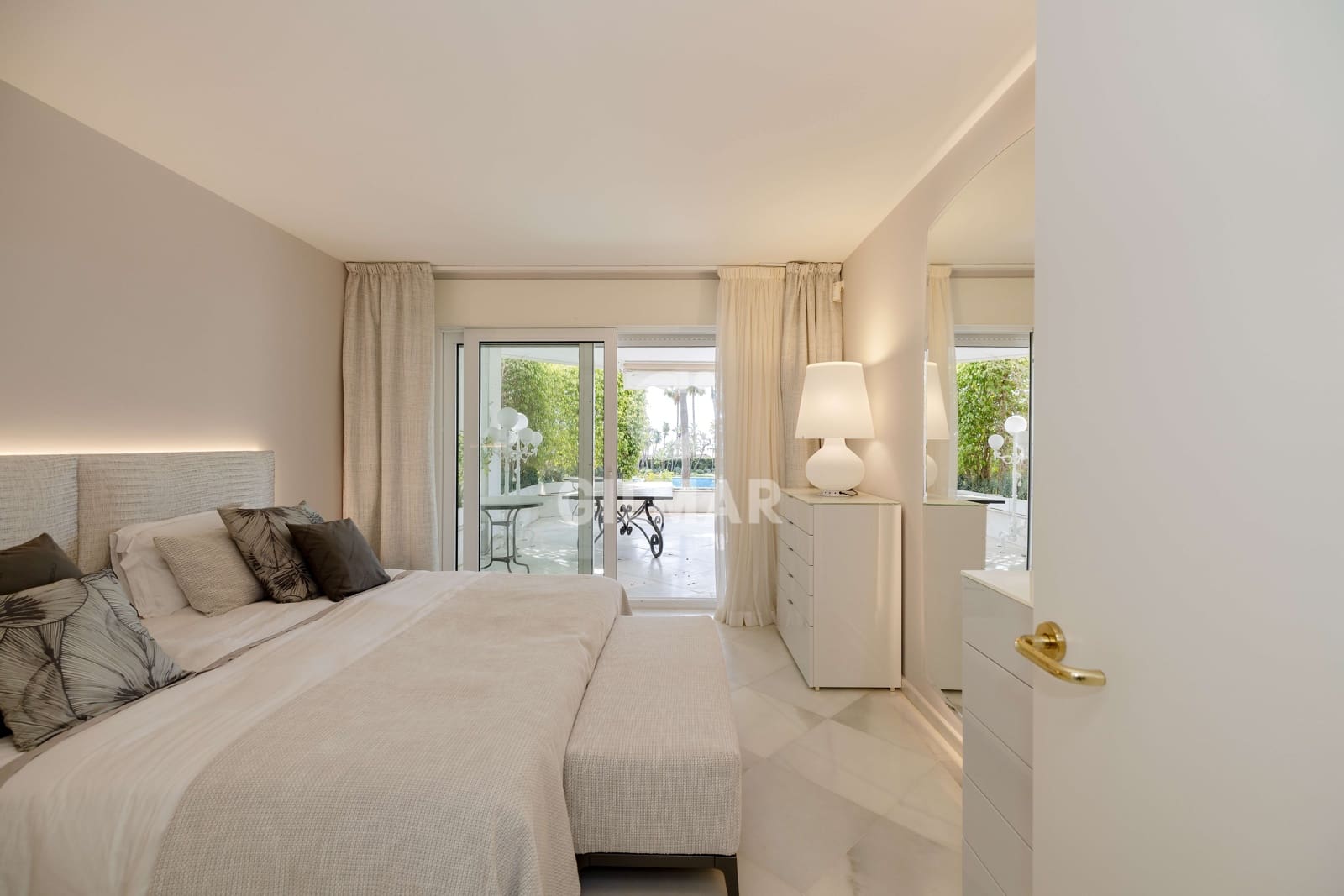 3 sypialnia Mieszkanie na sprzedaż w Puerto Banus z basenem garażem - 4 150 000 € (Ref: 9777256)