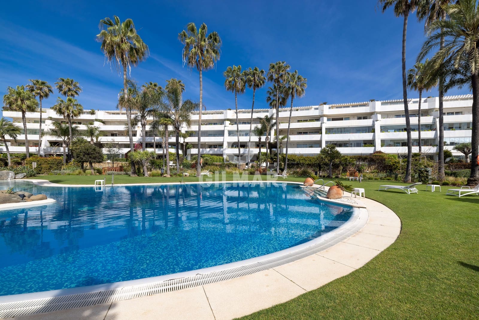 3 sypialnia Mieszkanie na sprzedaż w Puerto Banus z basenem garażem - 4 150 000 € (Ref: 9777256)