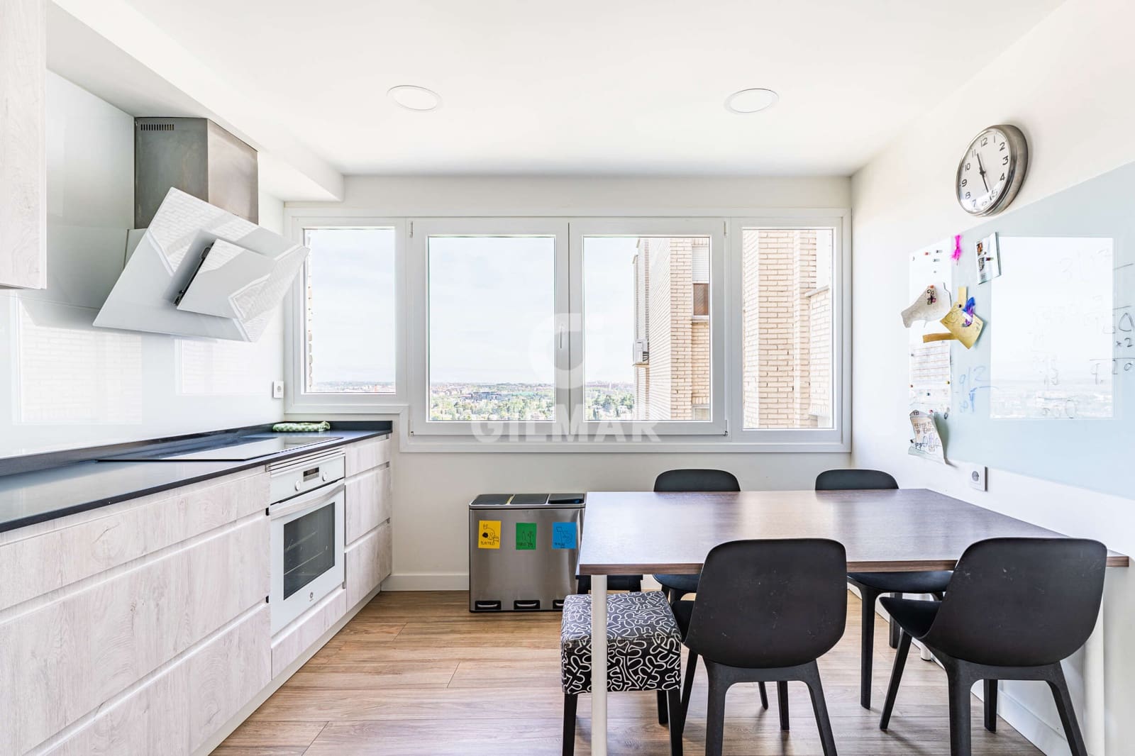 5 bedroom Flat for sale in Madrid city with pool garage - € 1,330,000 (Ref: 9782170)