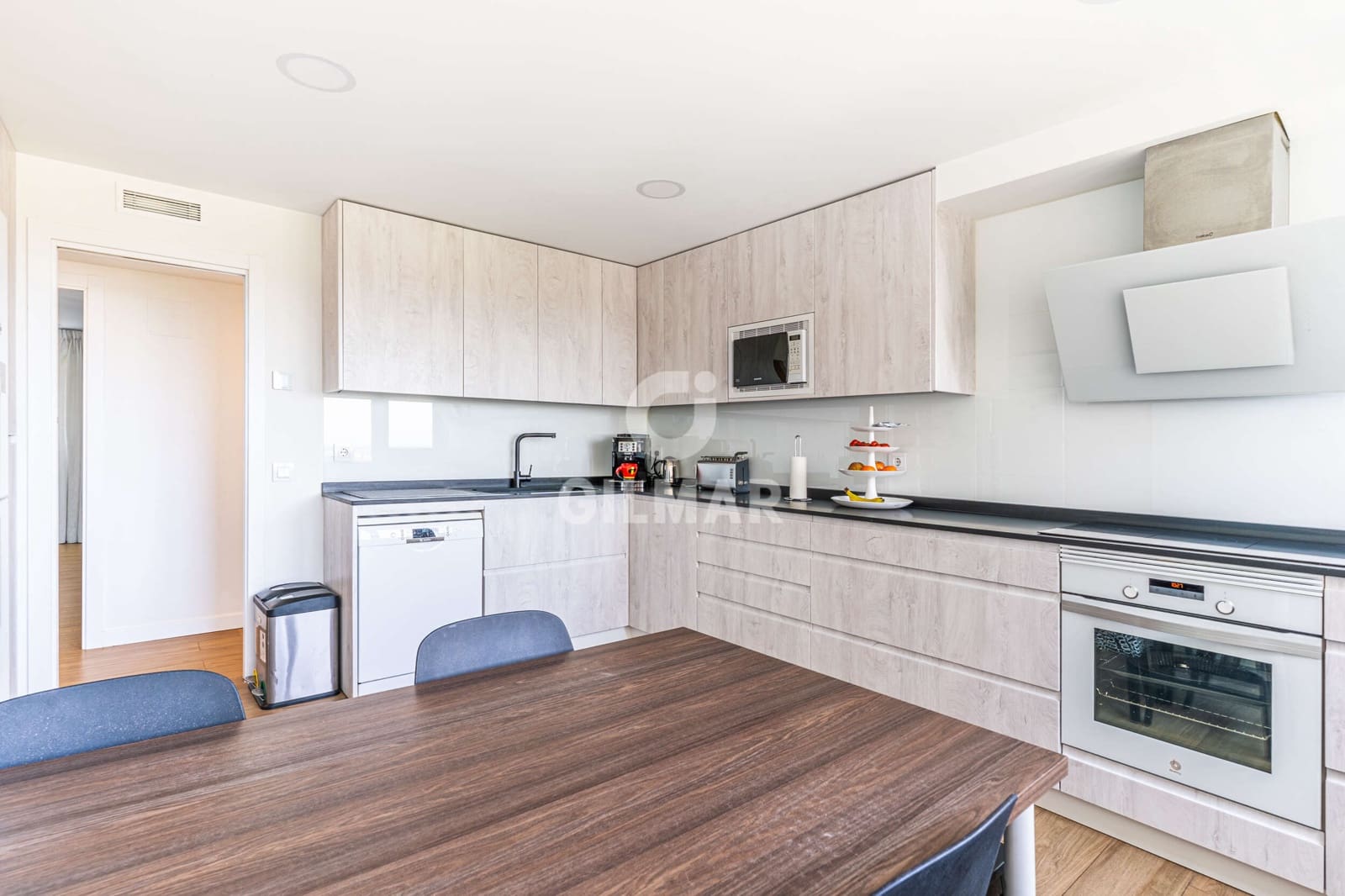 5 bedroom Flat for sale in Madrid city with pool garage - € 1,330,000 (Ref: 9782170)