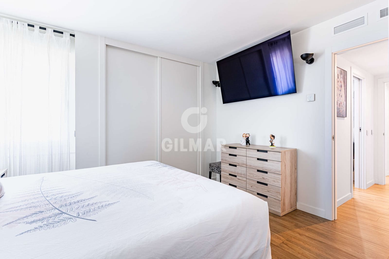 5 bedroom Flat for sale in Madrid city with pool garage - € 1,330,000 (Ref: 9782170)