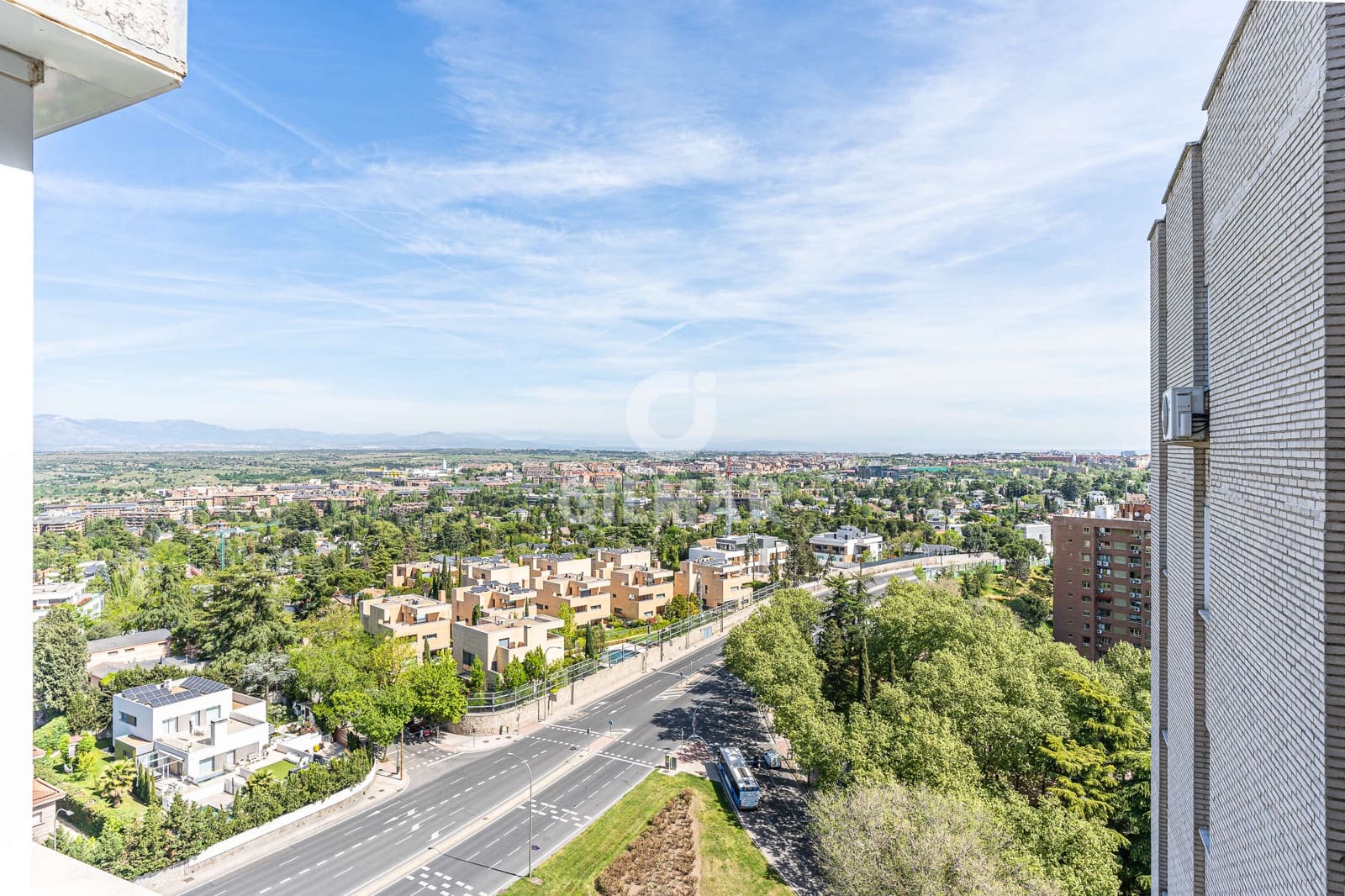 5 bedroom Flat for sale in Madrid city with pool garage - € 1,330,000 (Ref: 9782170)