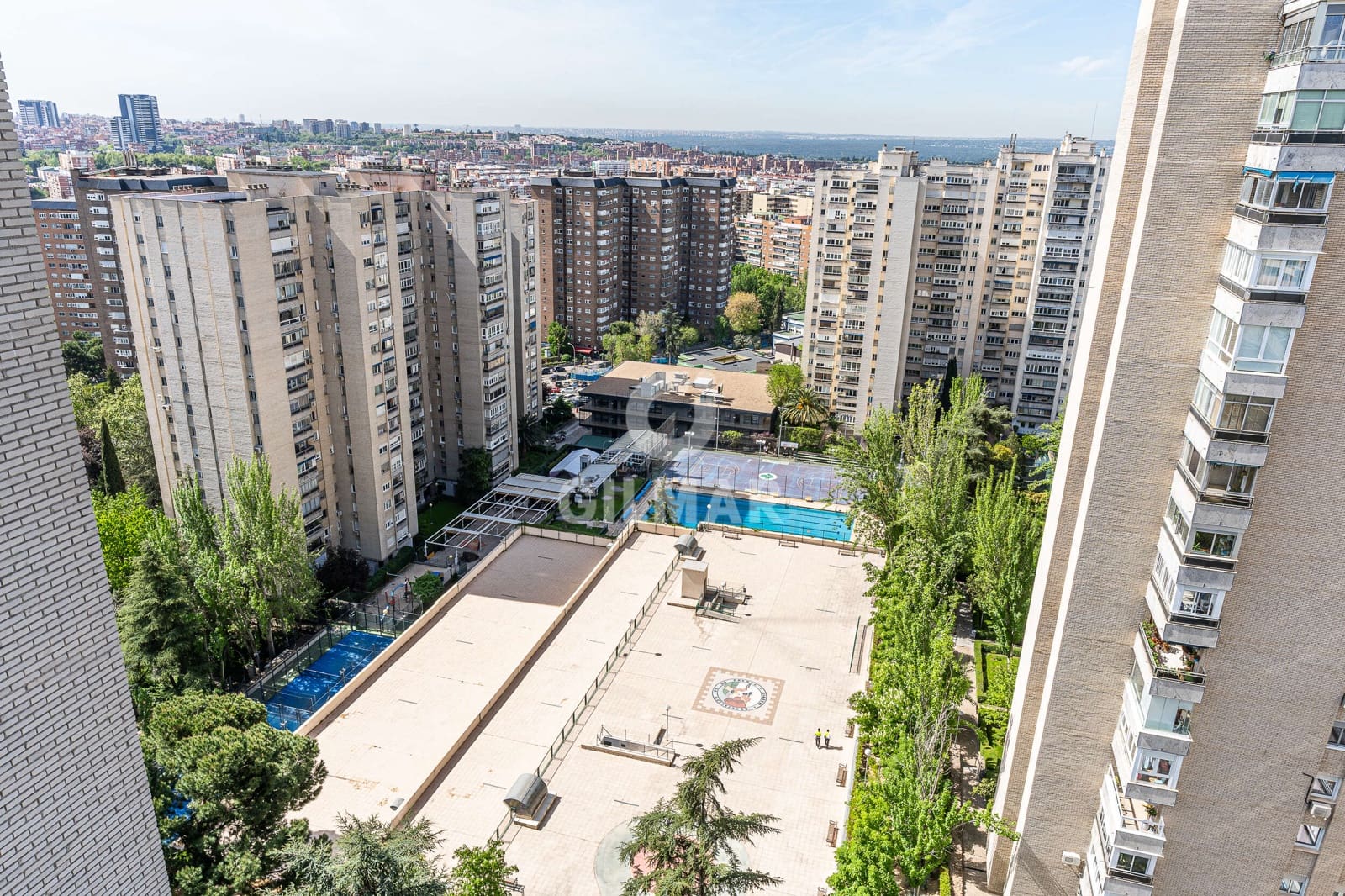 5 bedroom Flat for sale in Madrid city with pool garage - € 1,330,000 (Ref: 9782170)