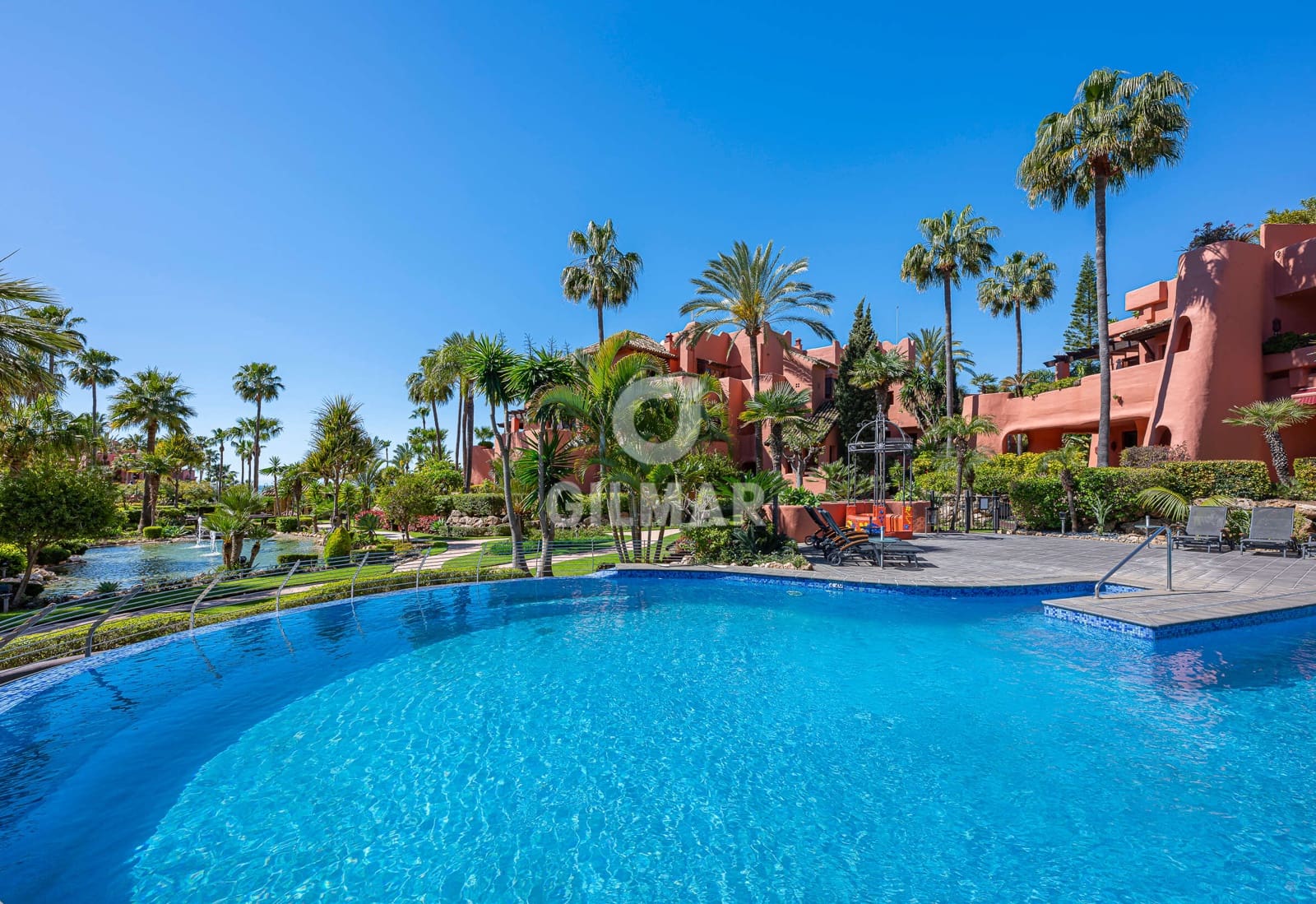 3 slaapkamer Flat te koop in Estepona met zwembad garage - € 1.525.000 (Ref: 9784526)