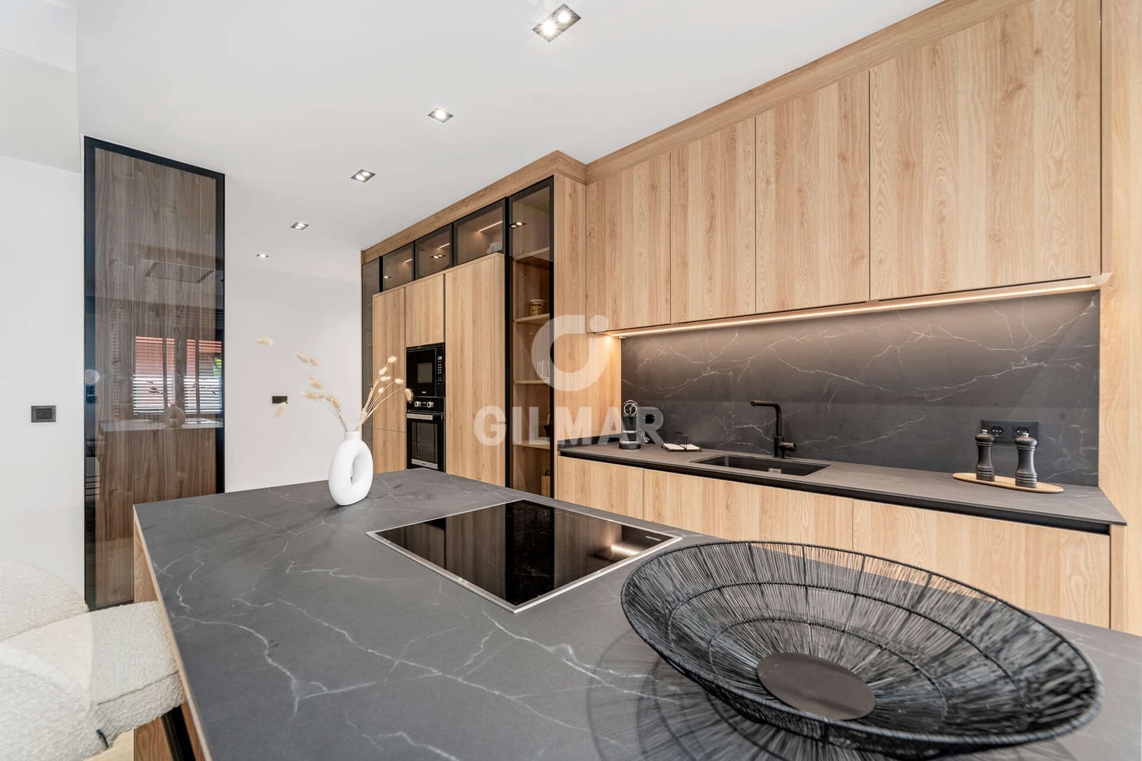 3 slaapkamer Flat te koop in Estepona met zwembad garage - € 1.525.000 (Ref: 9784526)