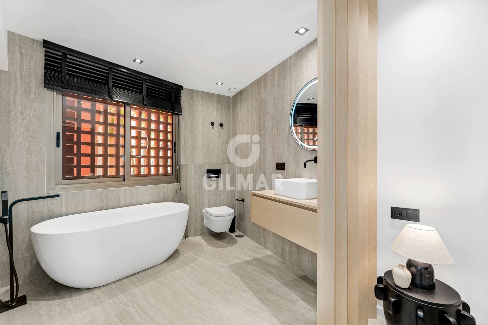 3 slaapkamer Flat te koop in Estepona met zwembad garage - € 1.525.000 (Ref: 9784526)