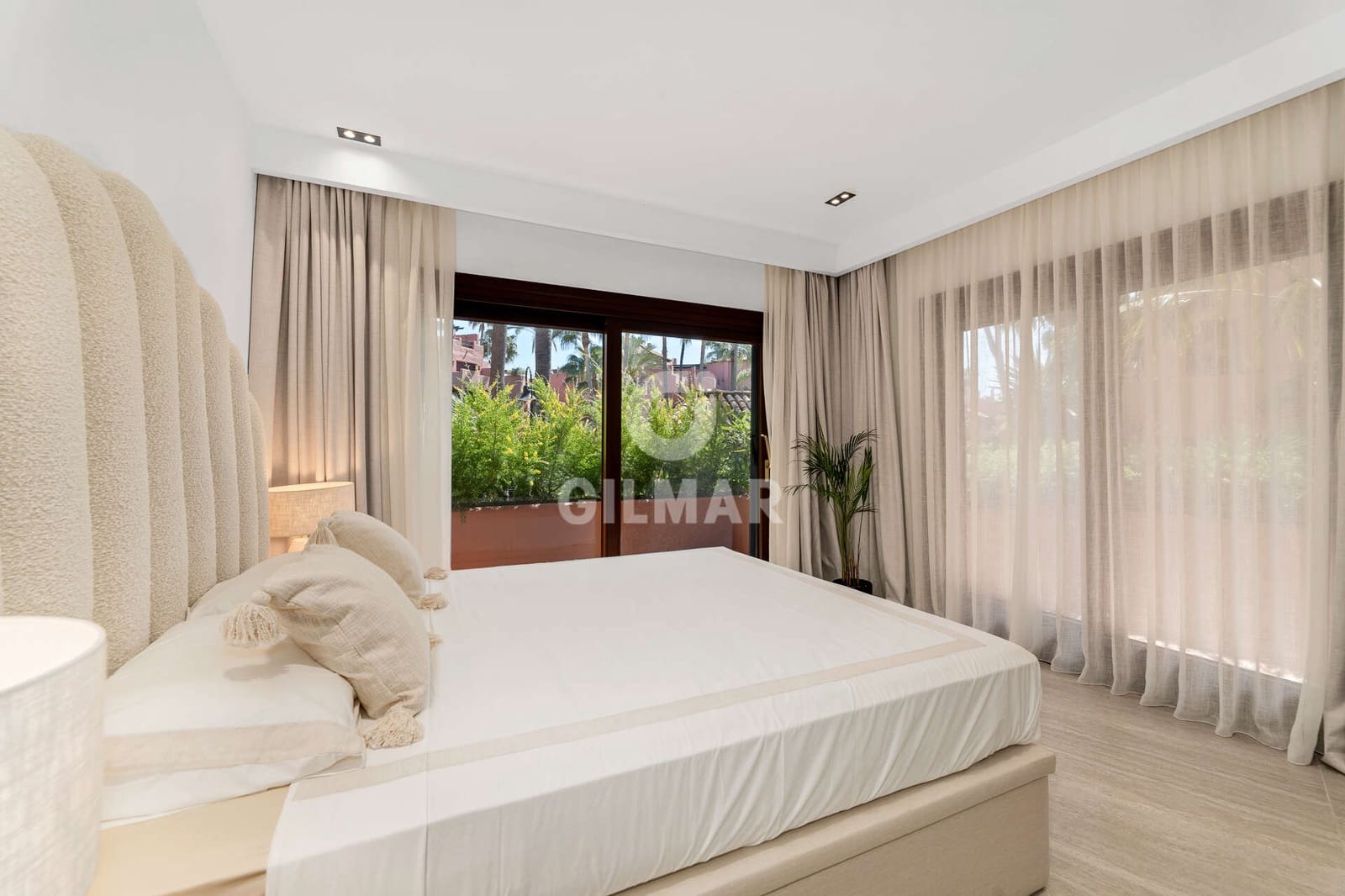 3 slaapkamer Flat te koop in Estepona met zwembad garage - € 1.525.000 (Ref: 9784526)