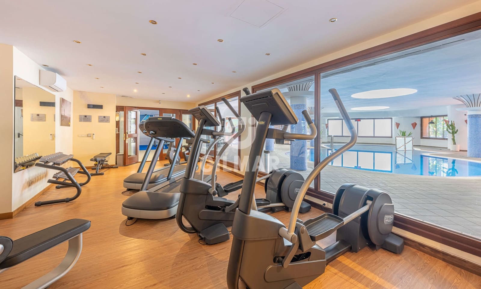 3 slaapkamer Flat te koop in Estepona met zwembad garage - € 1.525.000 (Ref: 9784526)