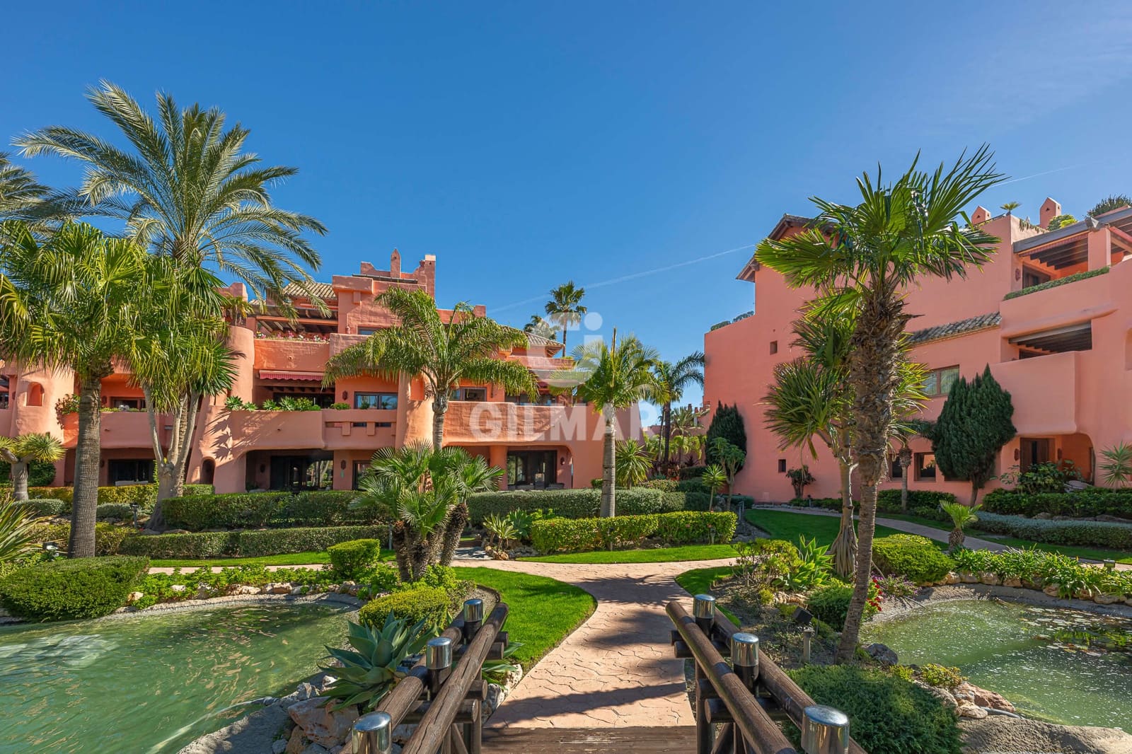 3 slaapkamer Flat te koop in Estepona met zwembad garage - € 1.525.000 (Ref: 9784526)