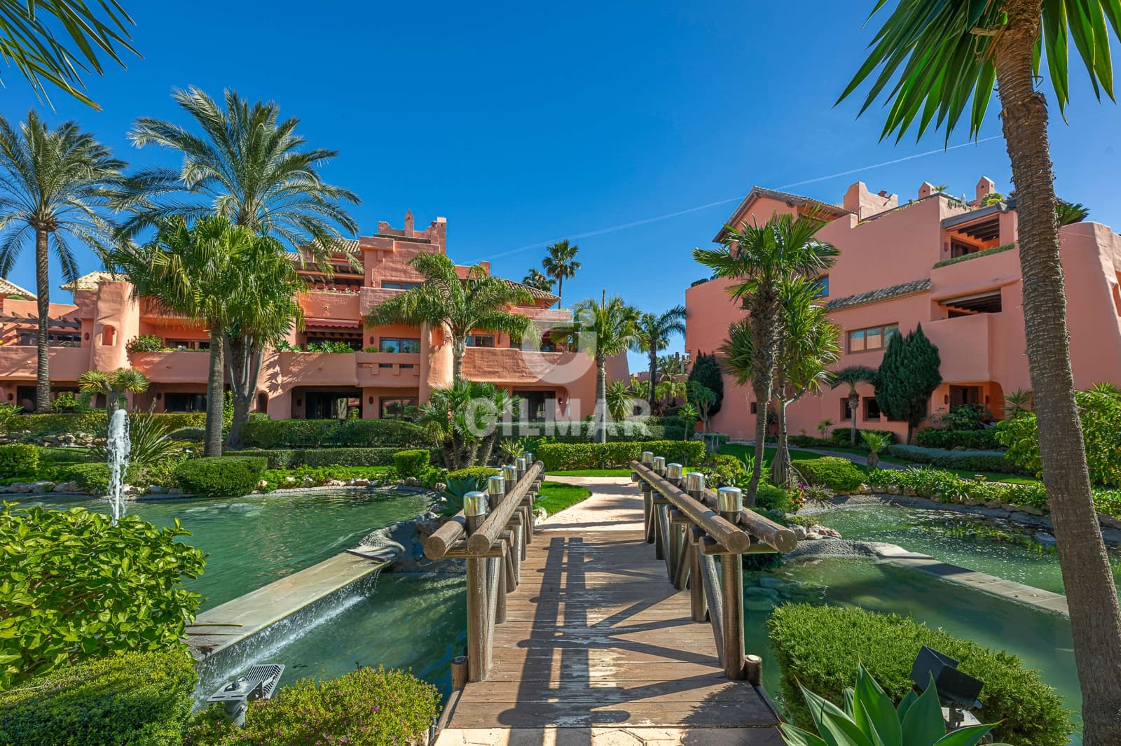 3 slaapkamer Flat te koop in Estepona met zwembad garage - € 1.525.000 (Ref: 9784526)