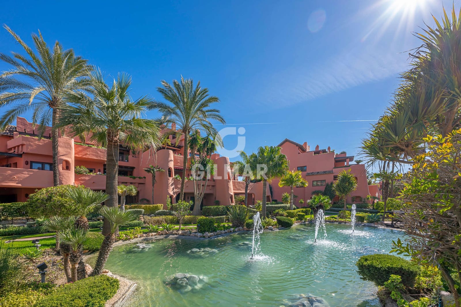 3 slaapkamer Flat te koop in Estepona met zwembad garage - € 1.525.000 (Ref: 9784526)