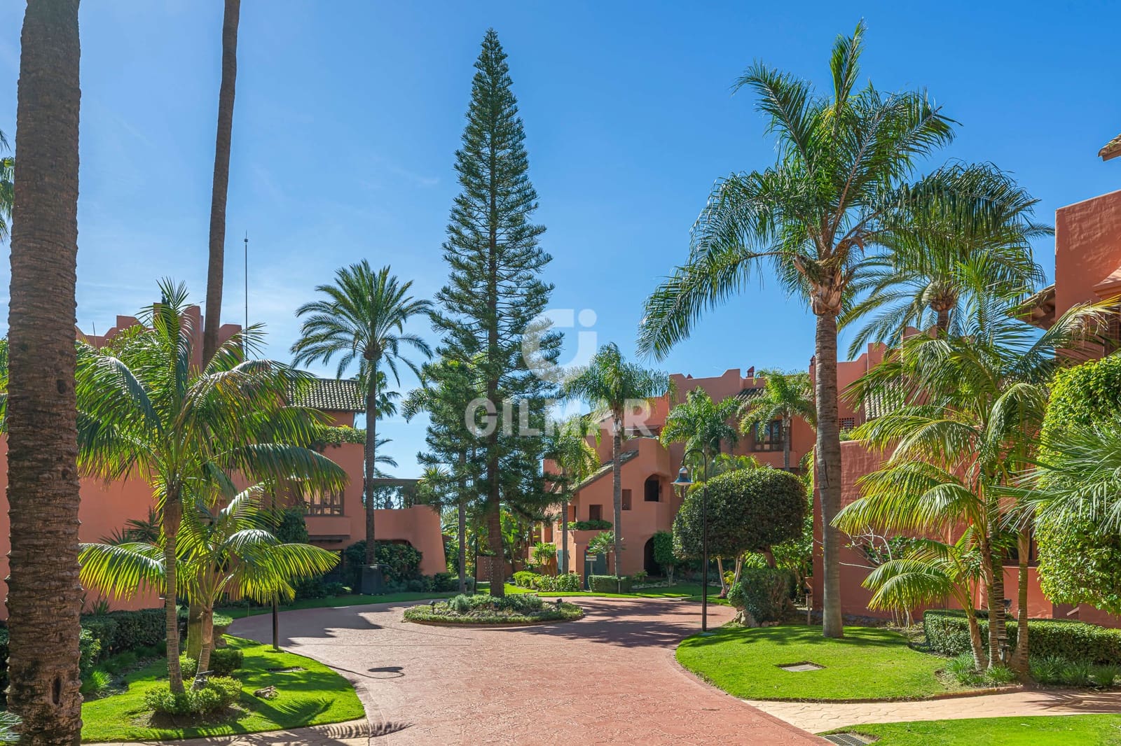 3 slaapkamer Flat te koop in Estepona met zwembad garage - € 1.525.000 (Ref: 9784526)