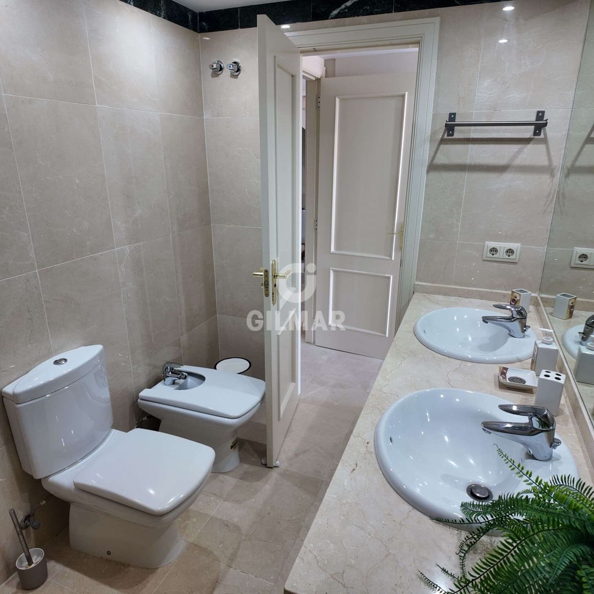 3 soverom Penthouse til salgs i Sotogrande med svømmebasseng garasje - € 720 000 (Ref: 9787904)